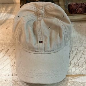 Tommy Hilfiger hat one size.